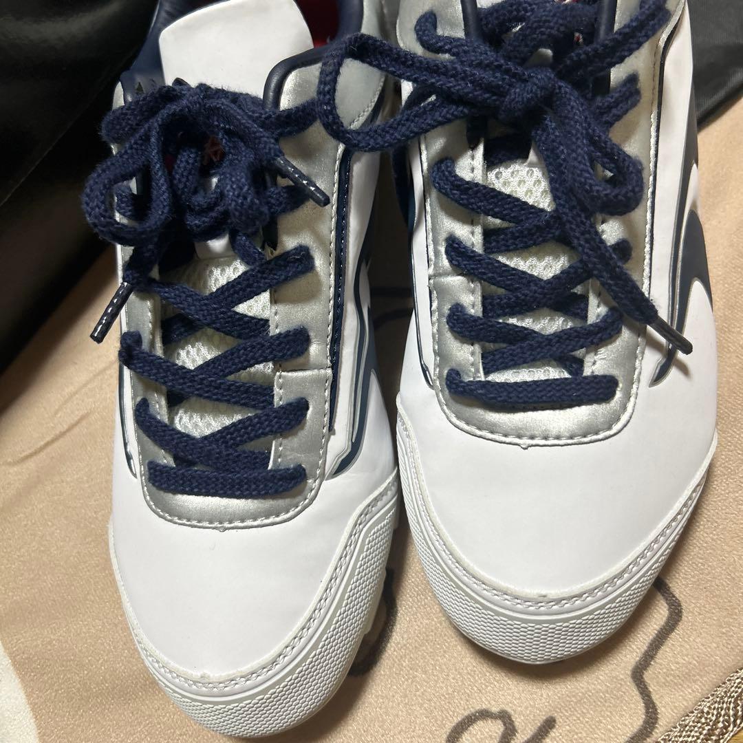 ほぼ未使用　久保田スラッガー　ポイントスパイクホワイト/ネイビー　収納袋付き