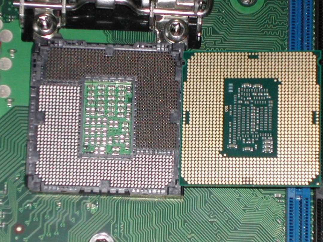 富士通　ESPRIMO D588/T　WIN11　i3 8100　8G