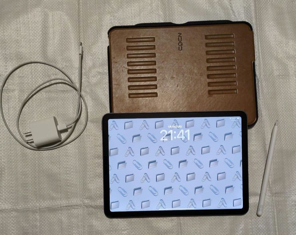 iPad Air 第5世代 M1 64GB Wi-Fi +純正ペン＆高級カバー