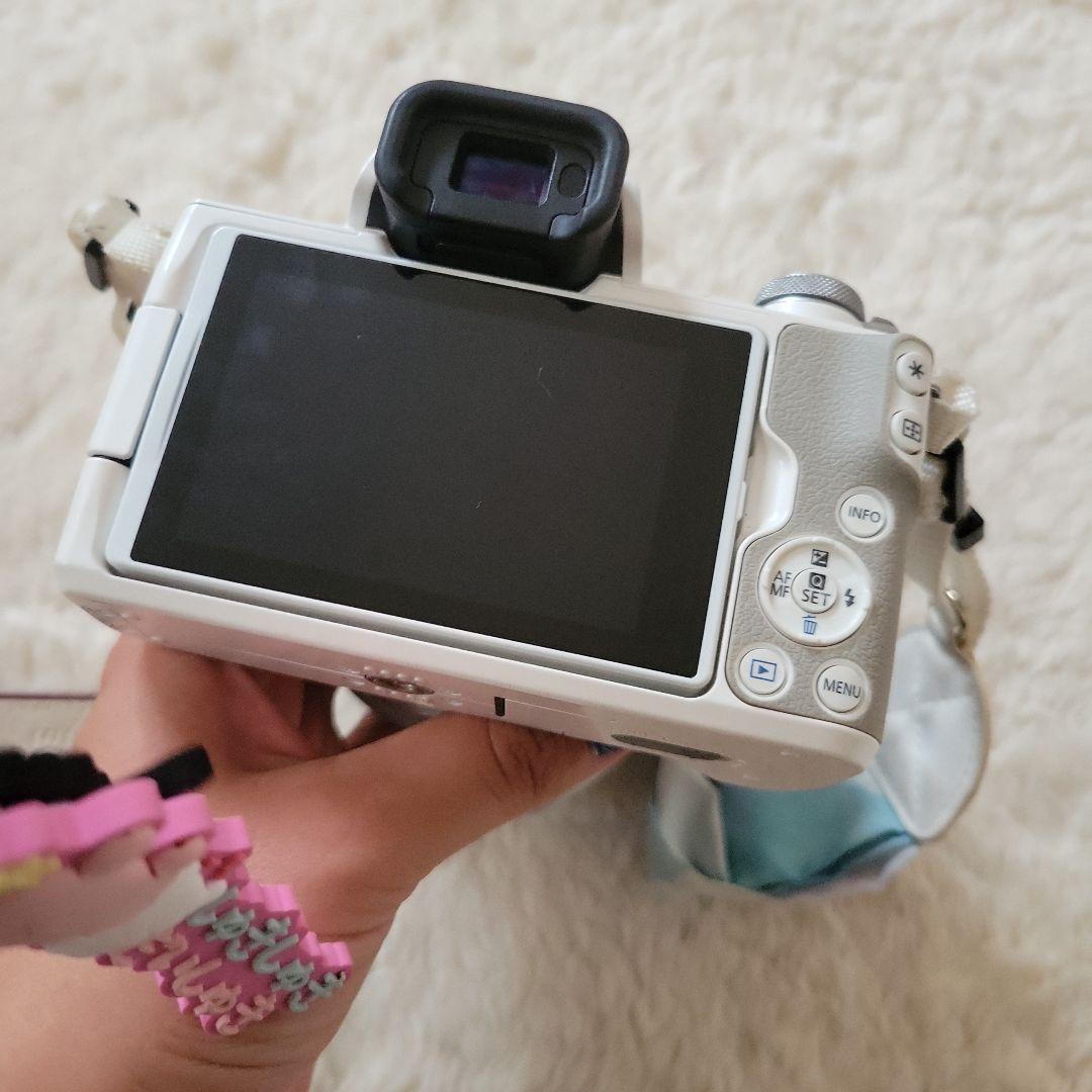 Canon EOS KISS M Wレンズキット ホワイト