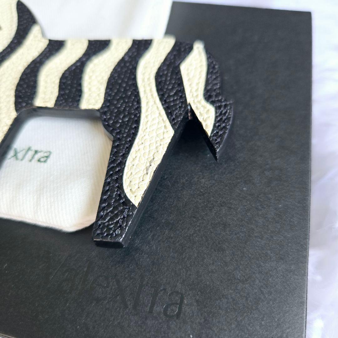 美品 希少 Valextra ヴァレクストラ 可愛い　ゼブラ型チャーム 箱付