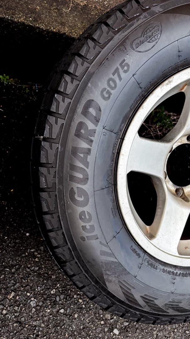 トヨタ ランクルプラド95 スタッドレスタイヤ 4本Set 265/70R16