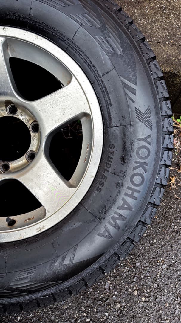 トヨタ ランクルプラド95 スタッドレスタイヤ 4本Set 265/70R16