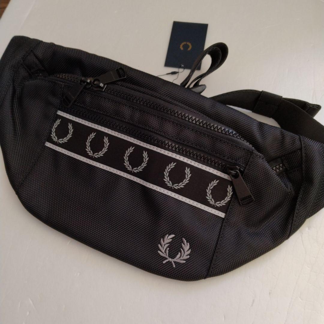FRED PERRY　フレッドペリー　バッグ　ウエストポーチ　ブラック