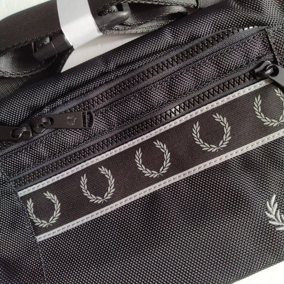 FRED PERRY　フレッドペリー　バッグ　ウエストポーチ　ブラック