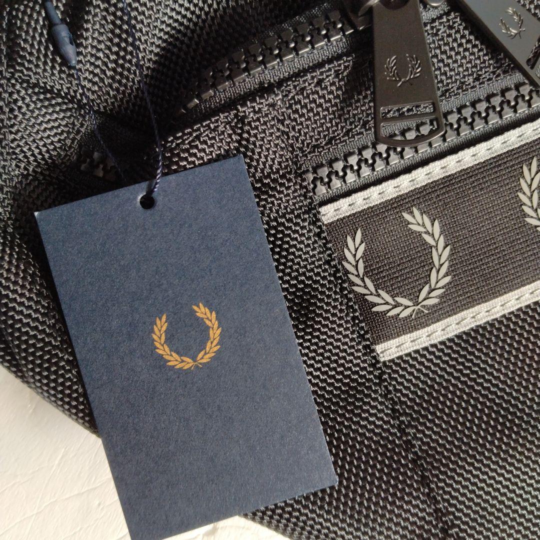 FRED PERRY　フレッドペリー　バッグ　ウエストポーチ　ブラック