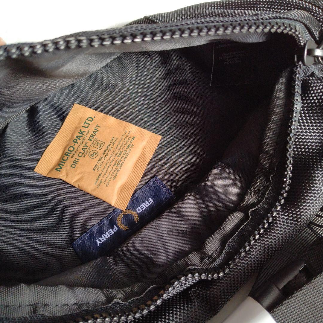 FRED PERRY　フレッドペリー　バッグ　ウエストポーチ　ブラック