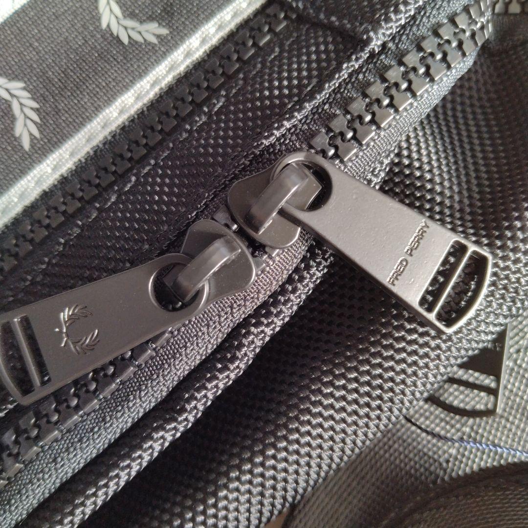 FRED PERRY　フレッドペリー　バッグ　ウエストポーチ　ブラック