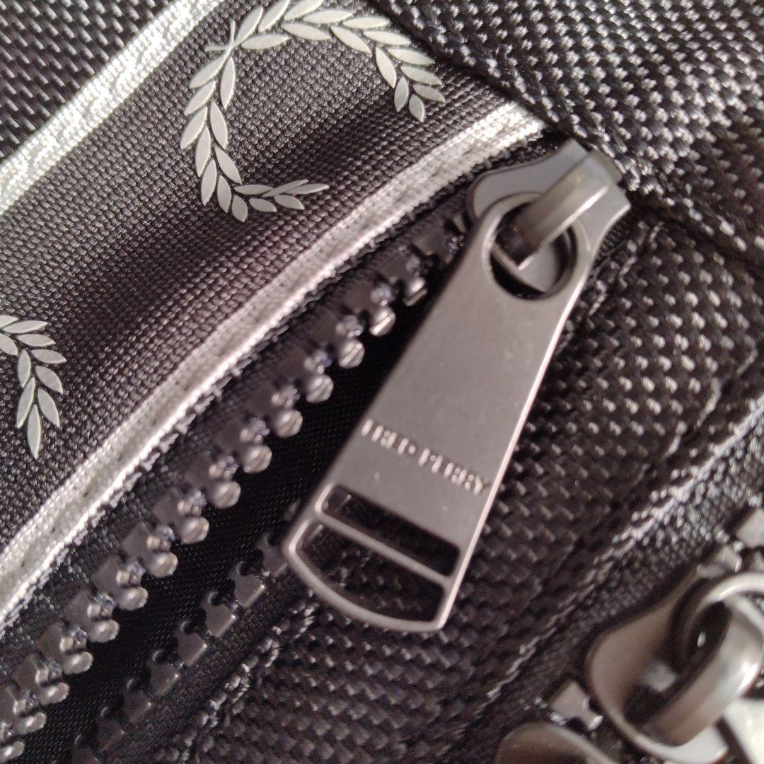 FRED PERRY　フレッドペリー　バッグ　ウエストポーチ　ブラック