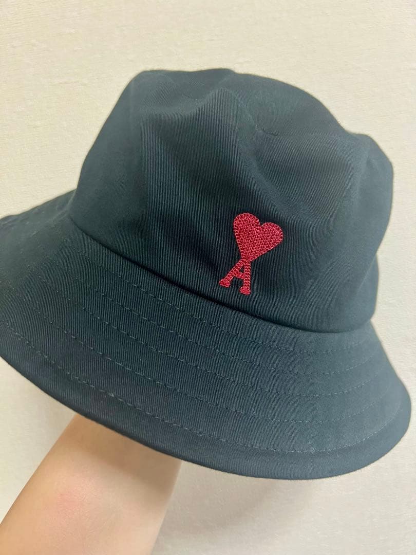 ami バケットハット 黒 ハート刺繍