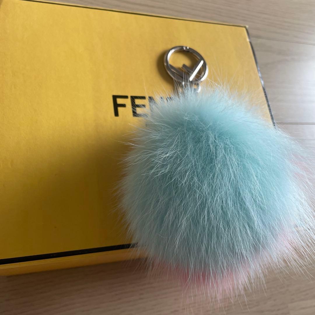 美品！FENDI ⭐︎フォックスファー チャーム 水色とピンク