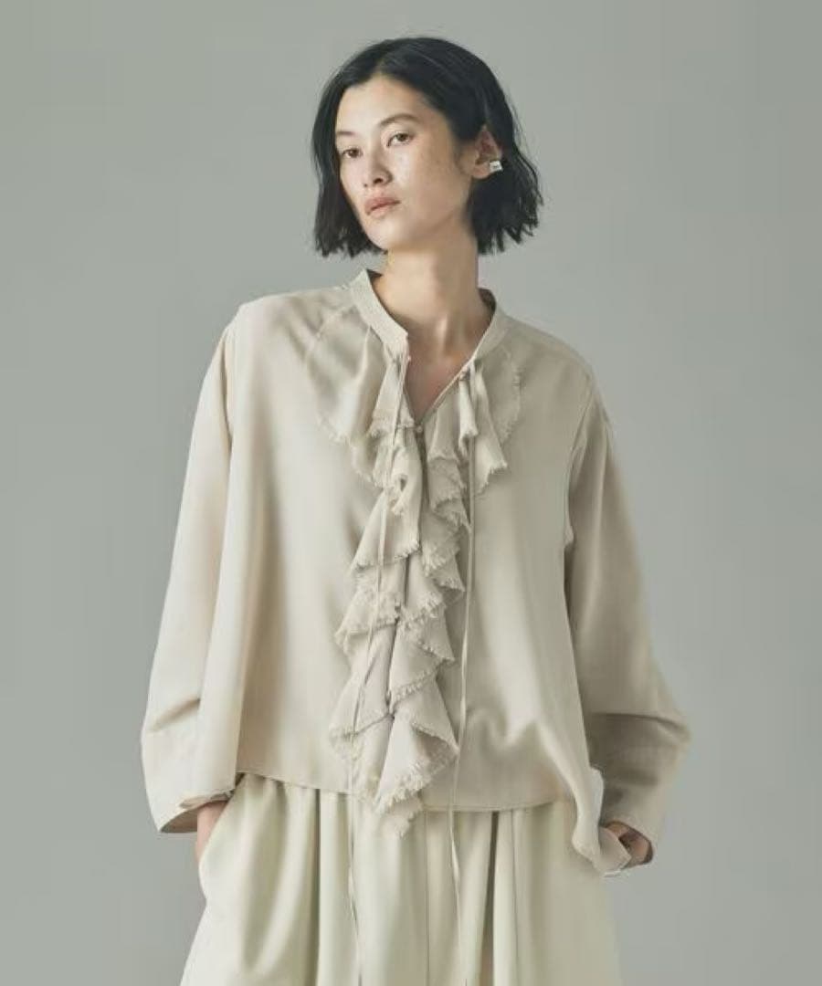 完売★カレンソロジー ウールミックスビエラフリルブラウス　オフホワイト