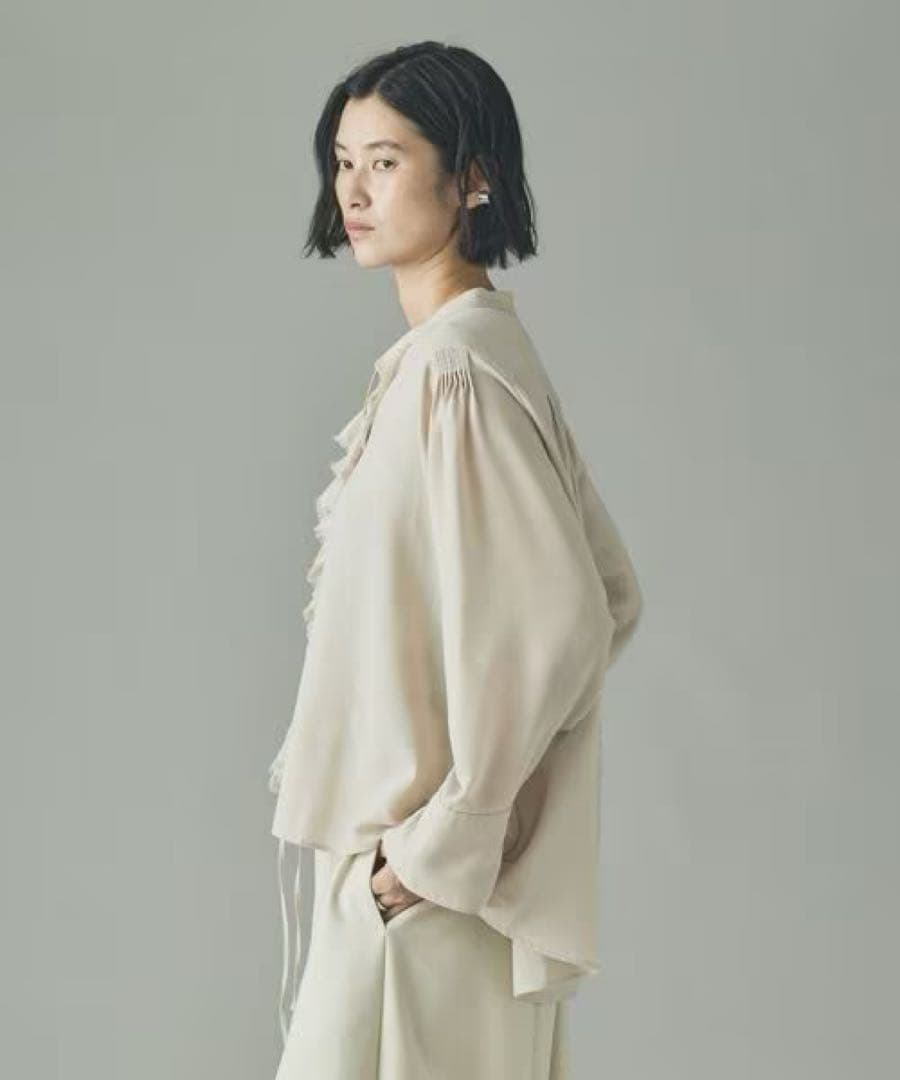 完売★カレンソロジー ウールミックスビエラフリルブラウス　オフホワイト