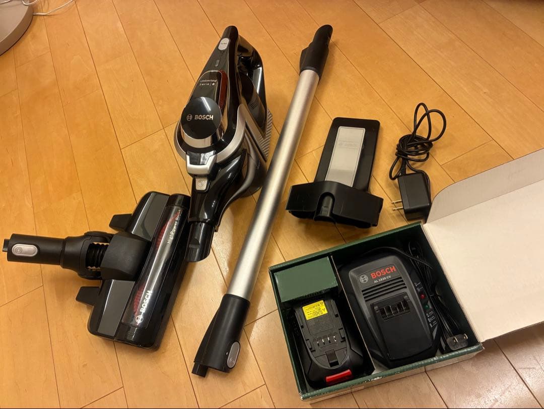 BOSCH クリーナー Unlimited Series8本体 充電器付