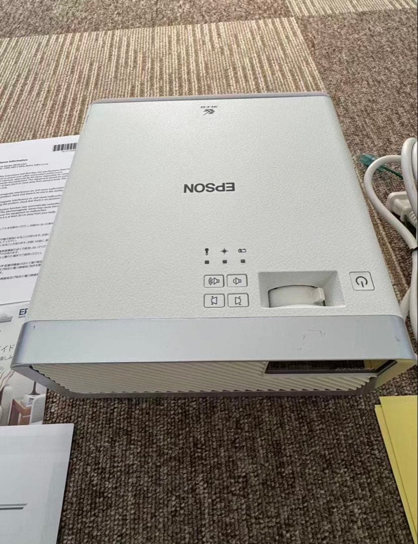 超美品 EPSON プロジェクター EF-100W