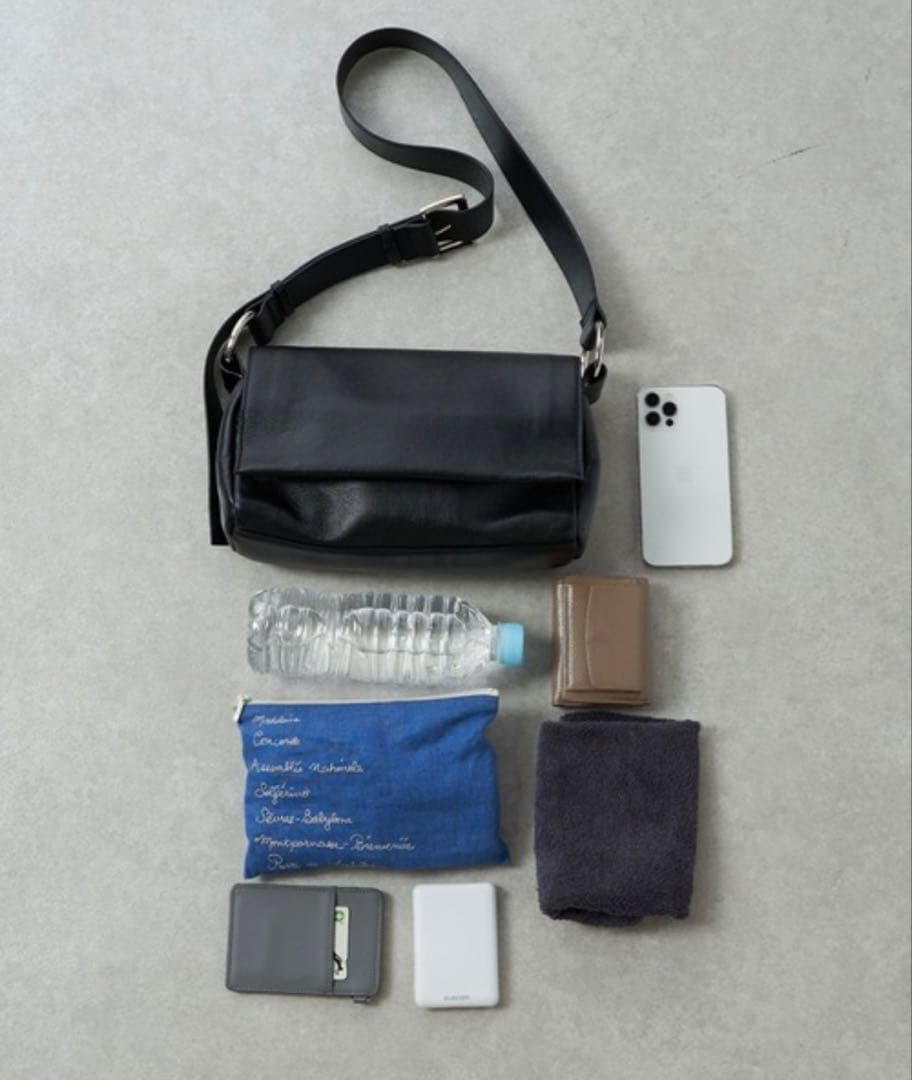 BEARDSLEY ビアズリー　レザーボディバッグ　ブラック　新品