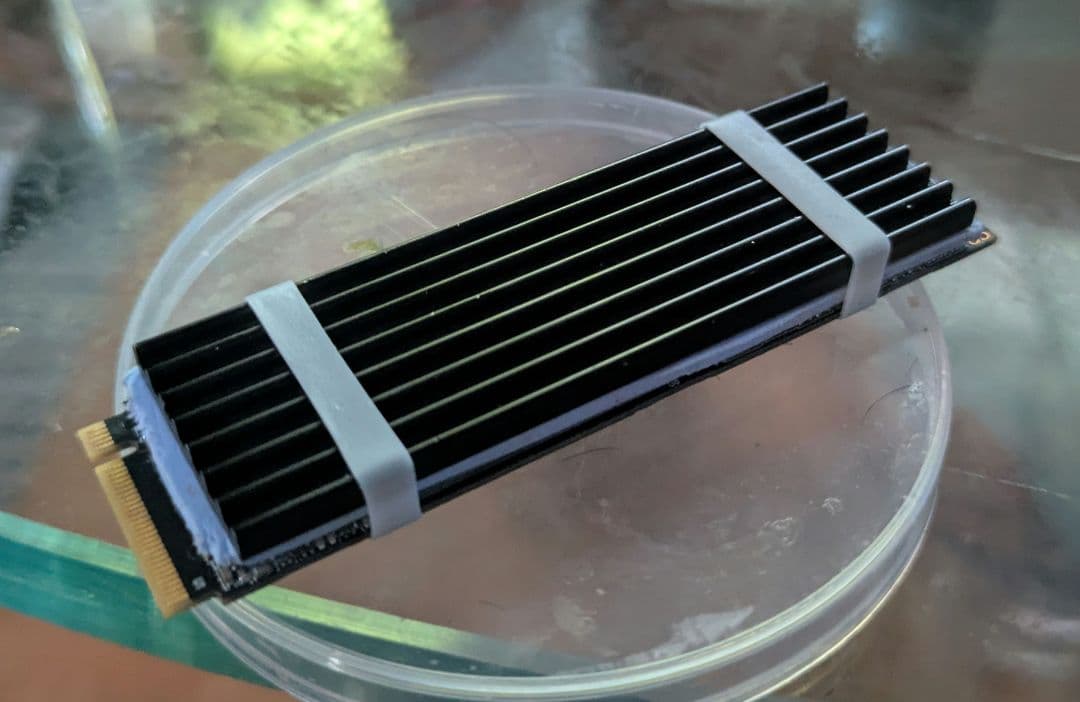 N*i様 2TB NVMe SSDヒートシンク付