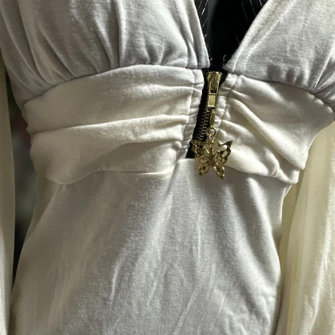 d.i.a ホワイト Vネック 長袖トップス ジッパー付き