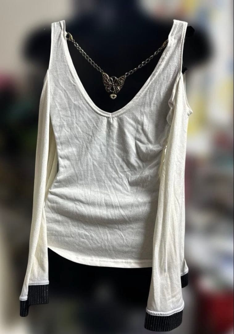 d.i.a ホワイト Vネック 長袖トップス ジッパー付き