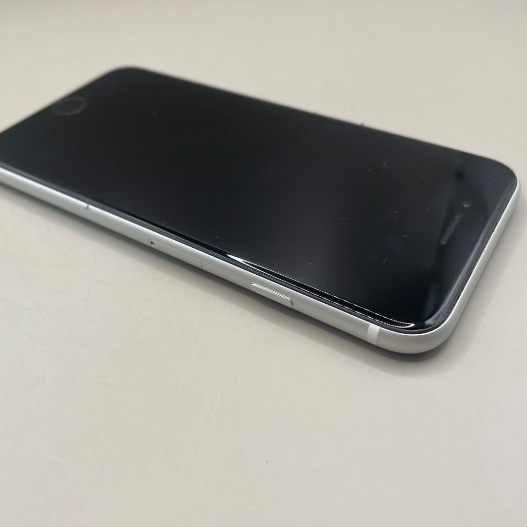 美品✨iPhone SE(第2世代) 128GB ホワイトバッテリー新品100％