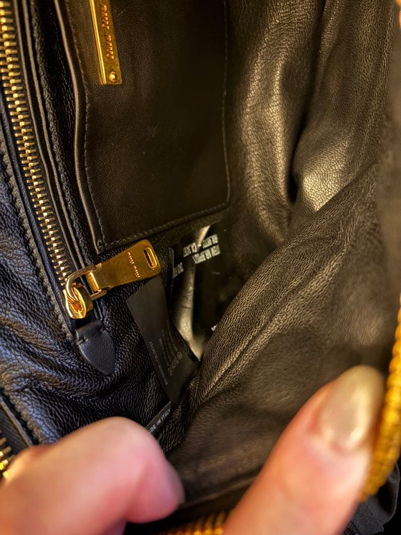 miumiuファークラッチ