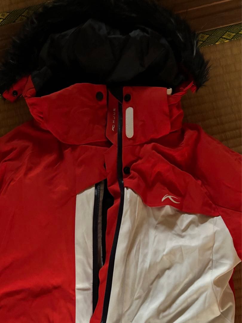 KJUS スキーウェア 女性小柄な方用 キッズ赤/白中古　格安セットアップ