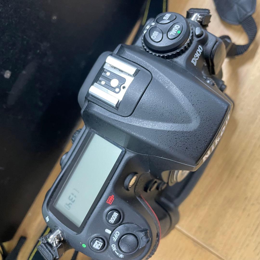 動作品 Nikon D300 デジタル一眼レフ ボディ MB-D10付き