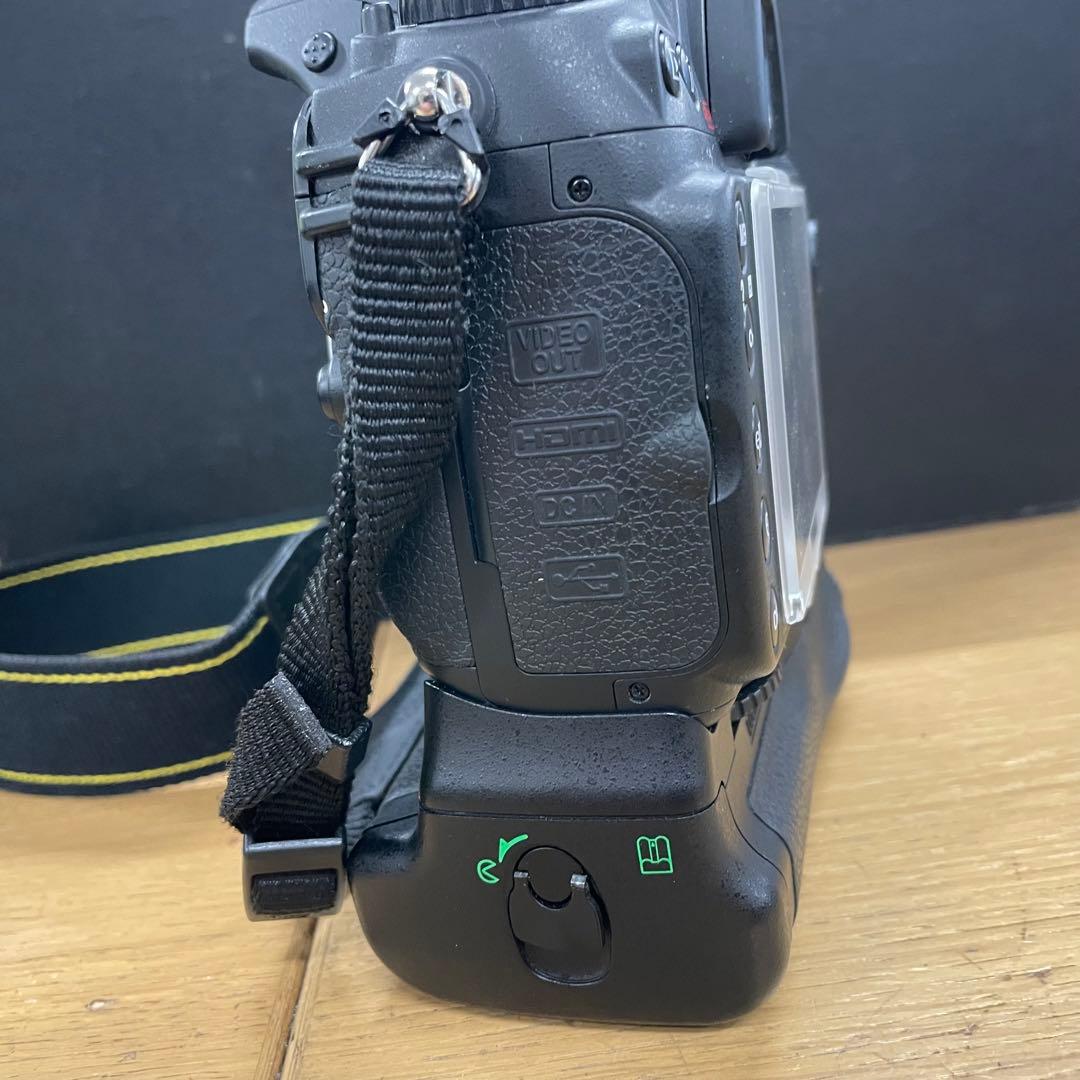 動作品 Nikon D300 デジタル一眼レフ ボディ MB-D10付き