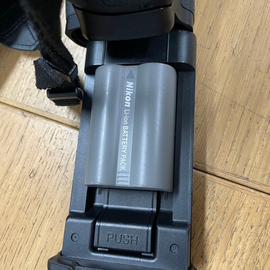 動作品 Nikon D300 デジタル一眼レフ ボディ MB-D10付き