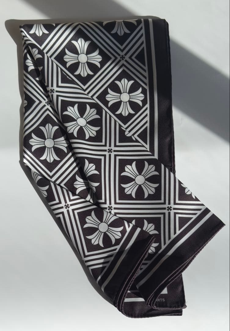 ROALA新品未使用春物クロムハーツ　大判スカーフ 100cm×100cm