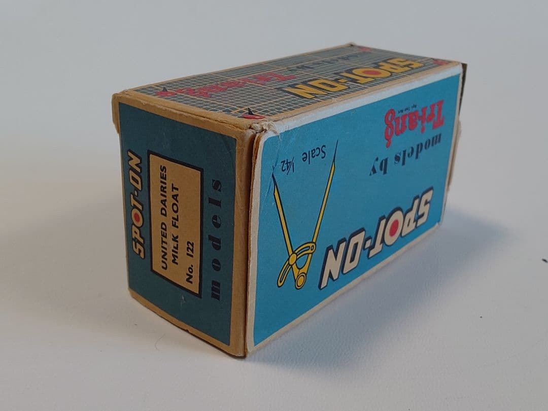 ミニカー SPOT - ON 122 UNITED DAIRIES MILK FLOAT