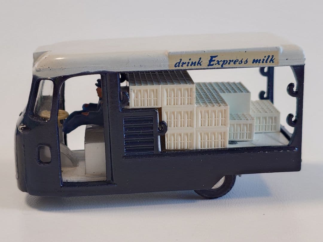 ミニカー SPOT - ON 122 UNITED DAIRIES MILK FLOAT