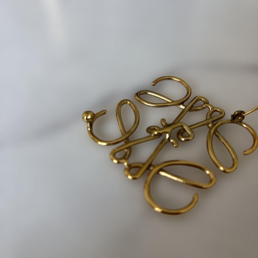 ロエベ　ブローチ