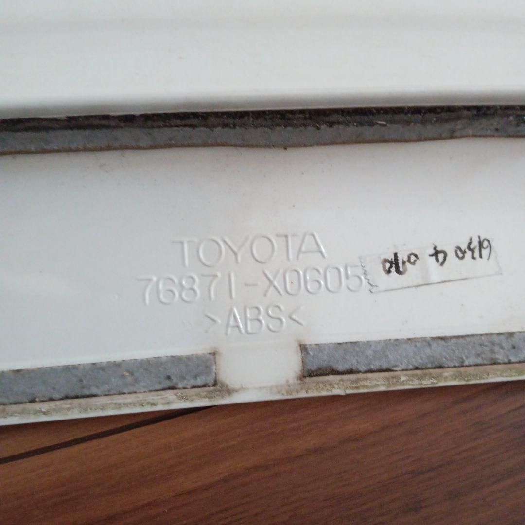 TOYOTA 純正ハイエースリアウィング