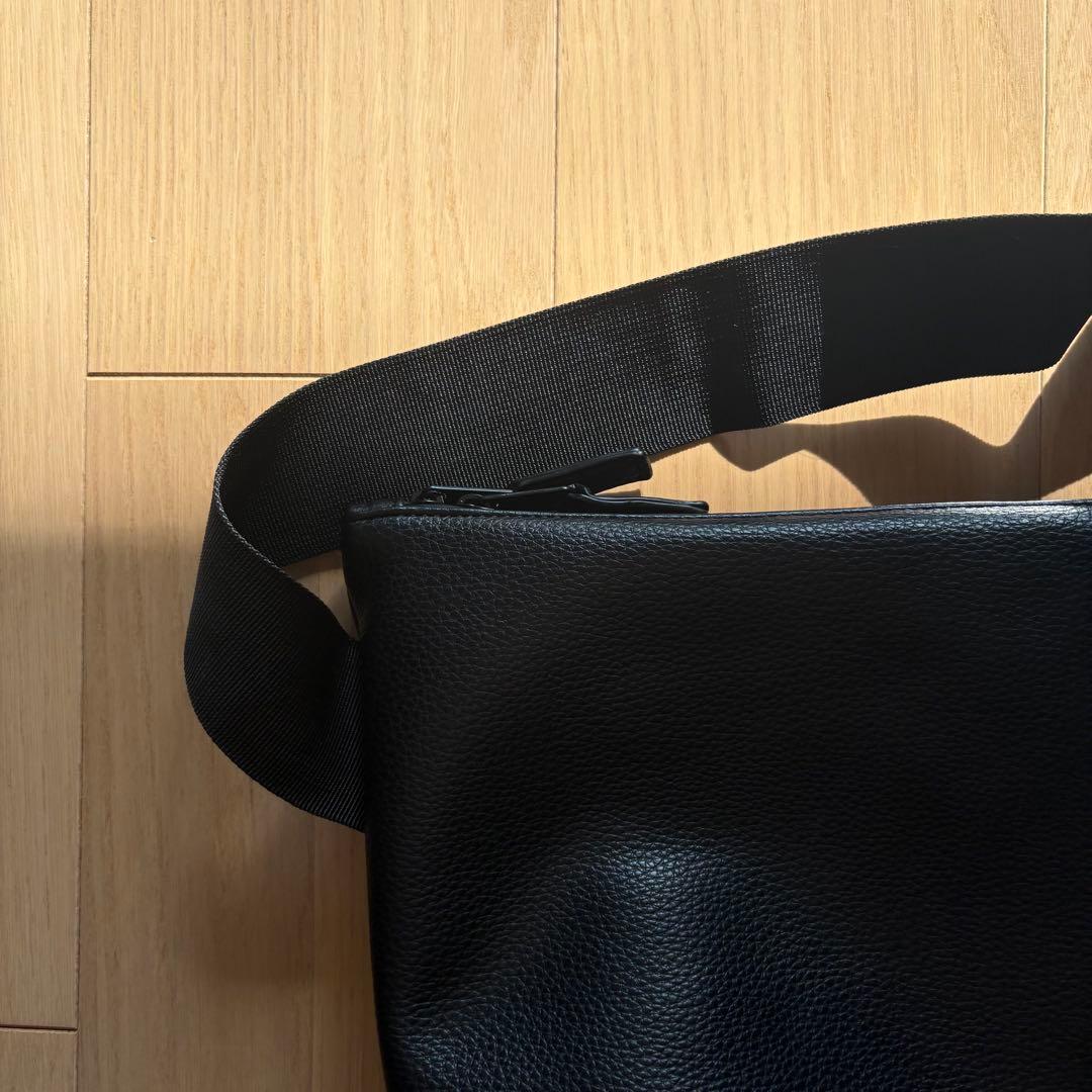 meltum LEATHER MESSENGER BAG(M) 新品未使用
