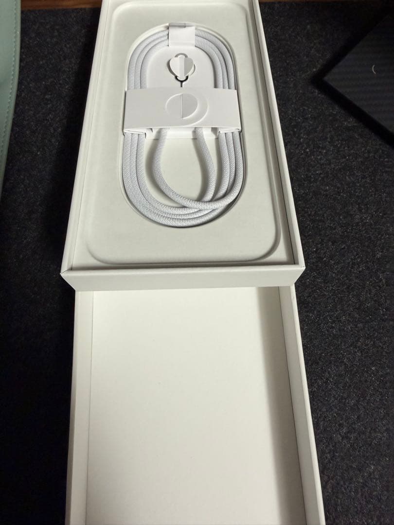 Apple iPhone 16 Pro Max ホワイトチタニウム 本体