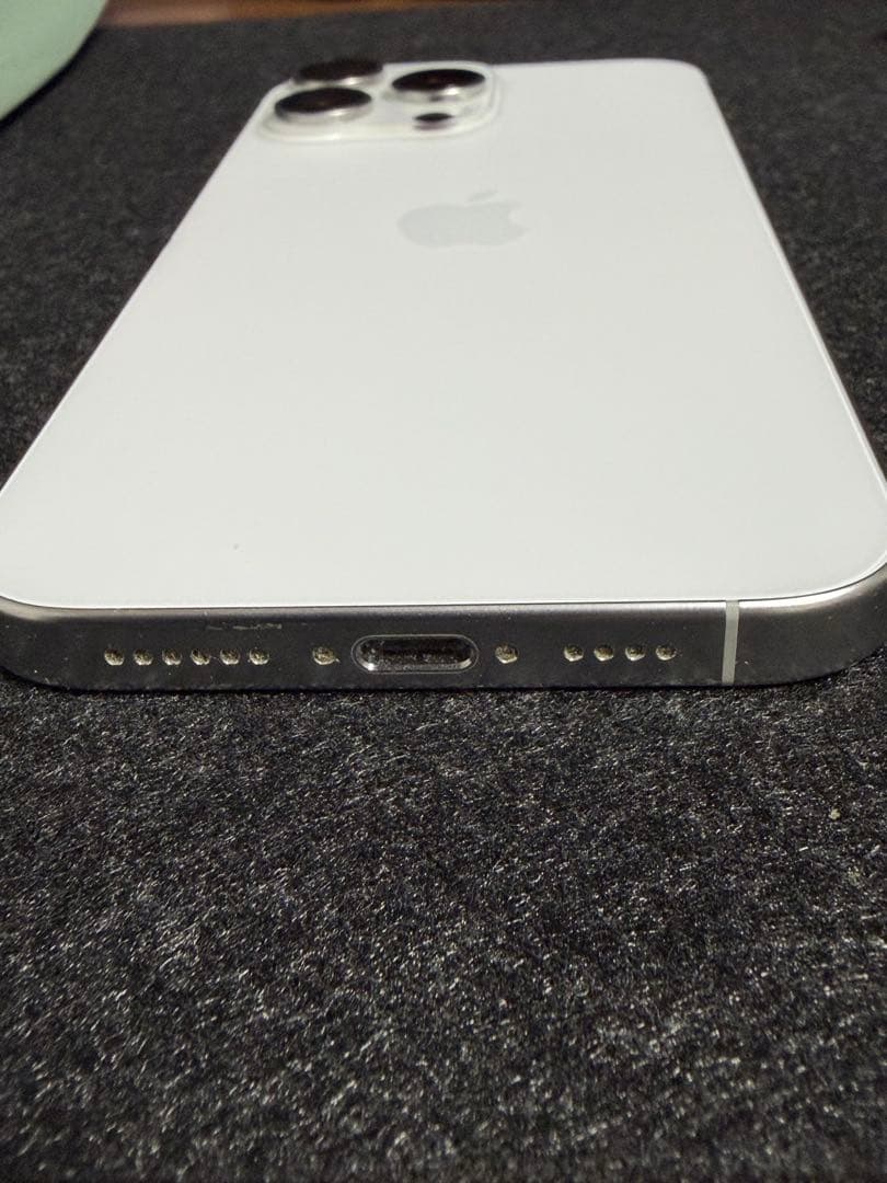 Apple iPhone 16 Pro Max ホワイトチタニウム 本体