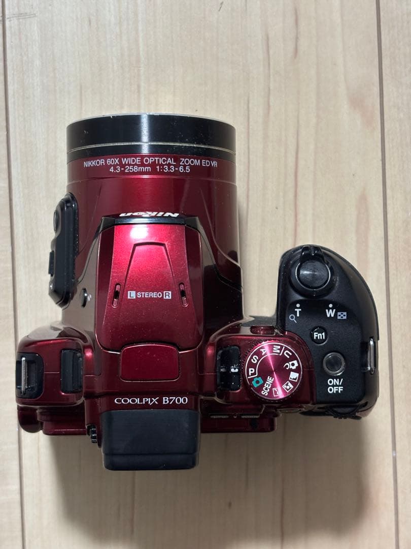 Nikon COOLPIXデジタル一眼レフカメラ レッド