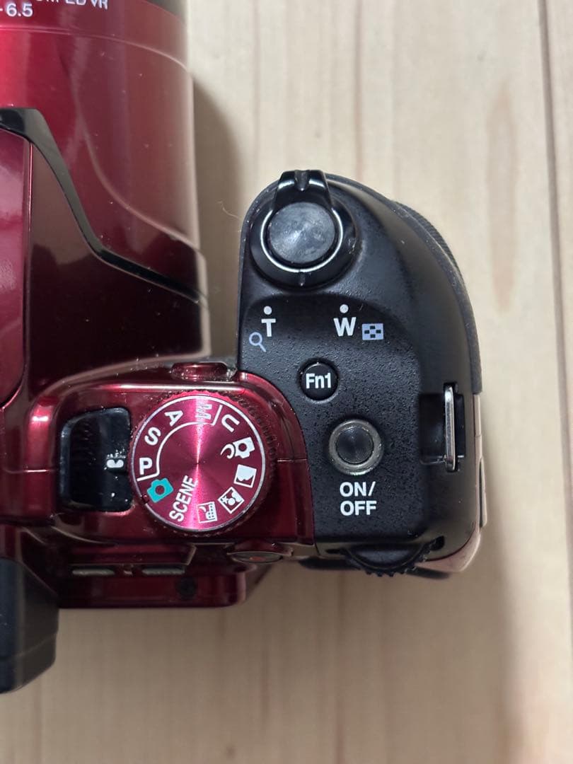 Nikon COOLPIXデジタル一眼レフカメラ レッド