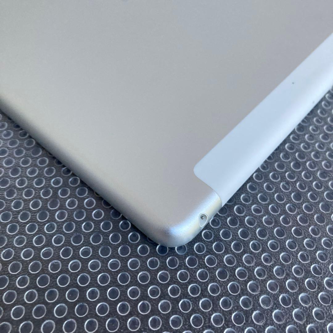 3185 美品☆電池ほぼ新品☆iPad6 第6世代 32GB SIMフリー☆