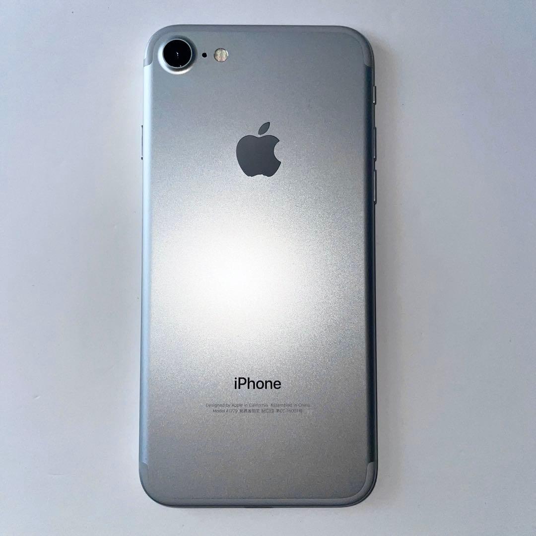 iPhone 7 Silver 128 GB SIMフリー