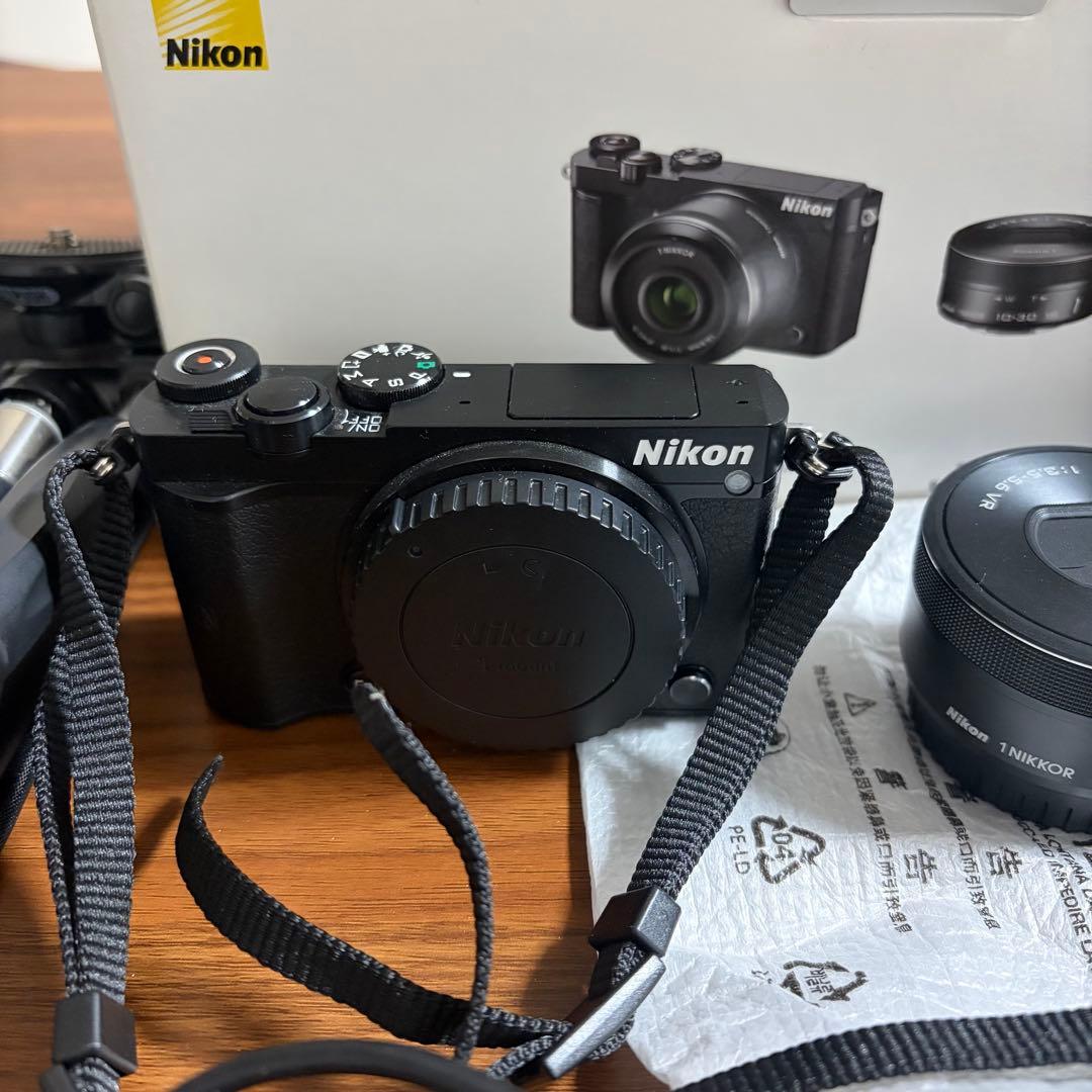 Nikon 1 J5 本体　単焦点レンズ・三脚・カメラケース付き