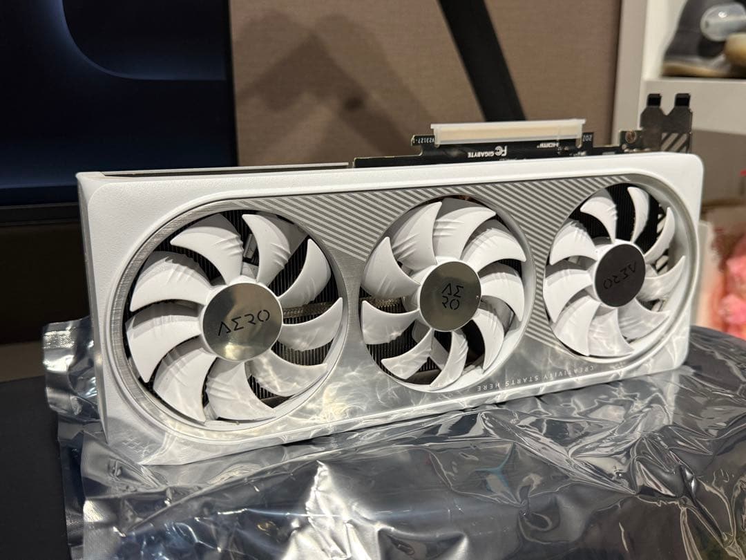 グラフィックボード・グラボ・ビデオカード GIGABYTE RTX 4070 SUPER AERO OC 12G