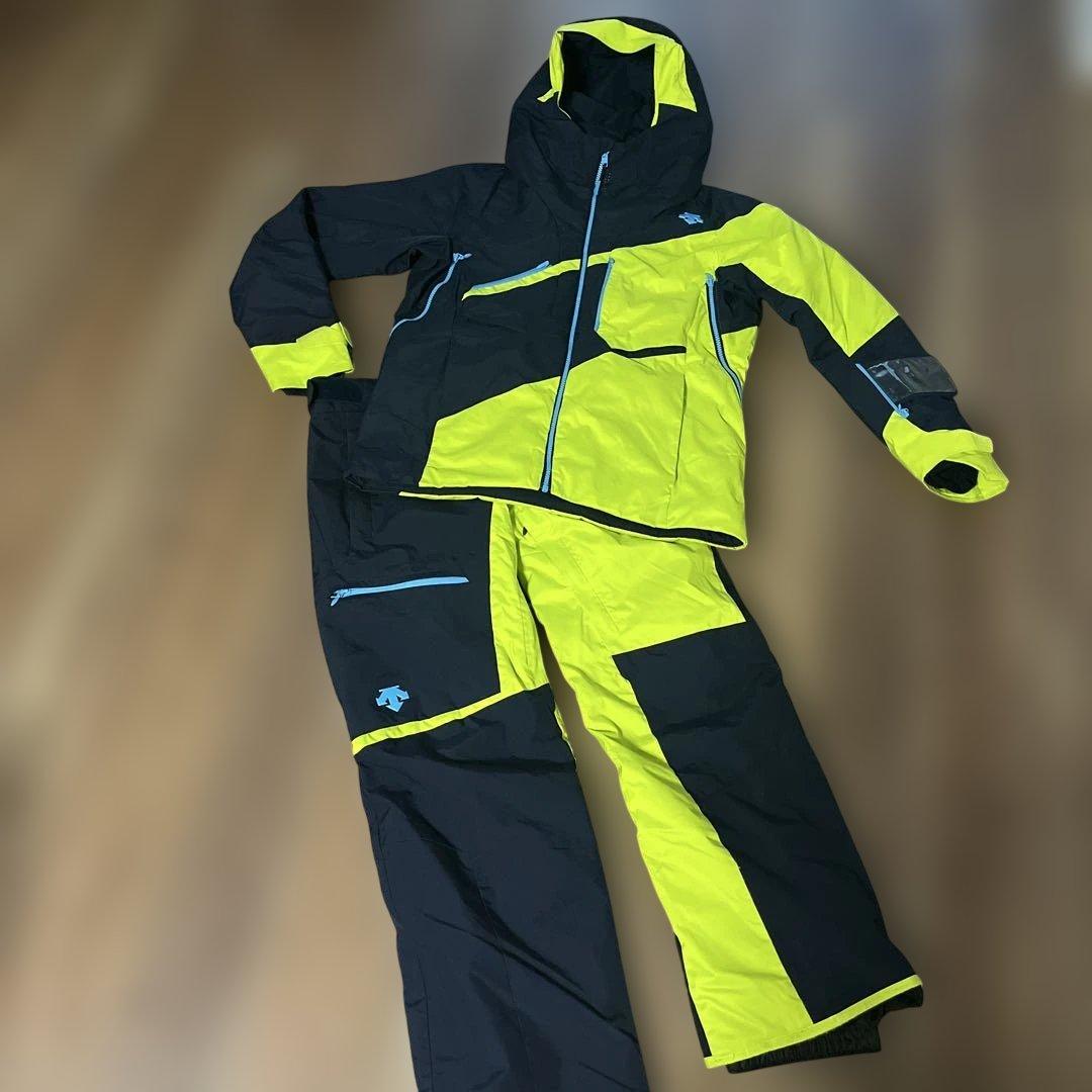 お値下げ！デサント黒/イエロー色★スキーウェア バックポケット付き　上下Lサイズ