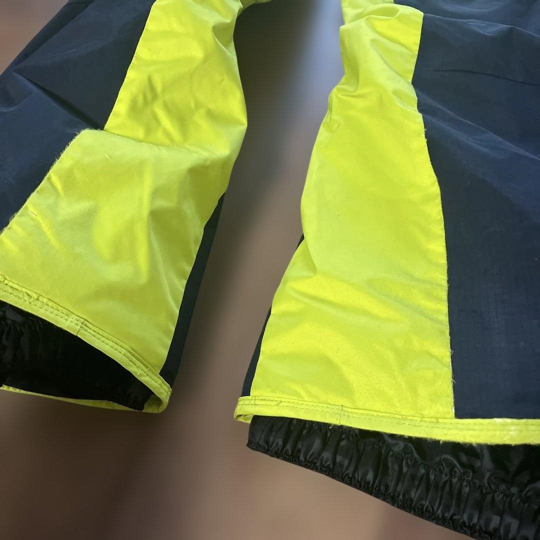 お値下げ！デサント黒/イエロー色★スキーウェア バックポケット付き　上下Lサイズ