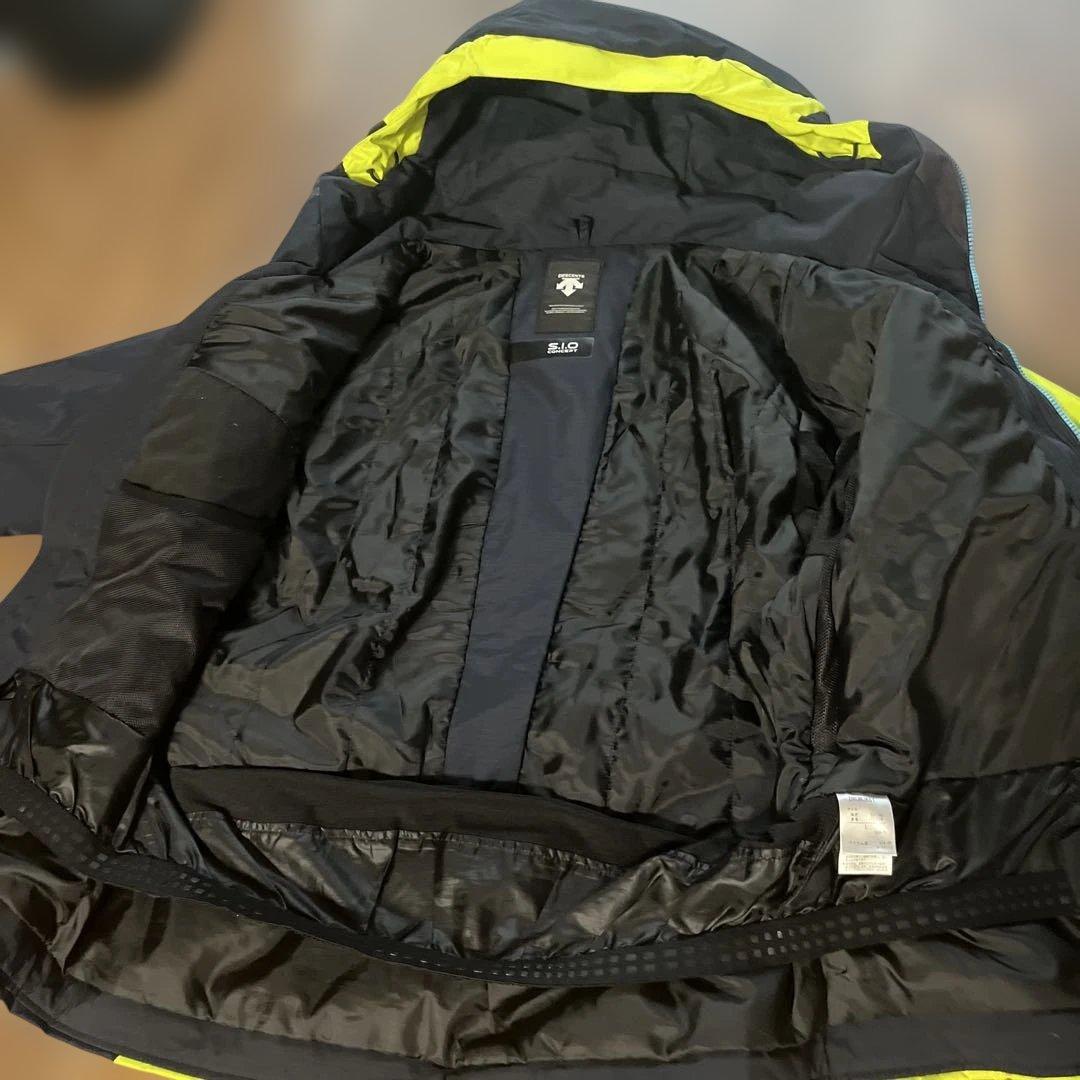 お値下げ！デサント黒/イエロー色★スキーウェア バックポケット付き　上下Lサイズ