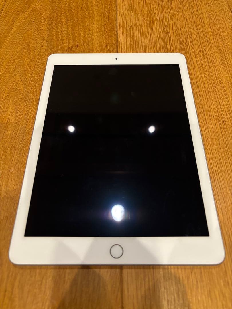 Apple iPad 第5世代　128GB シルバー 本体　充電器付き