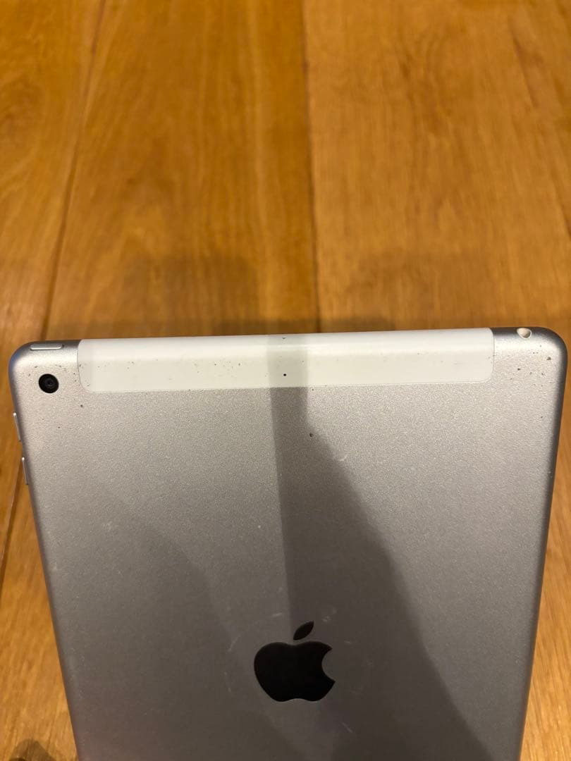 Apple iPad 第5世代　128GB シルバー 本体　充電器付き