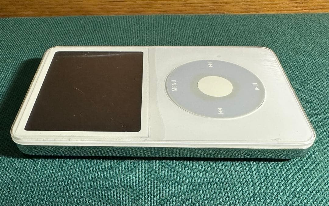 iPod 30GB 5世代 2箇所保護フィルム　新品バッテリー