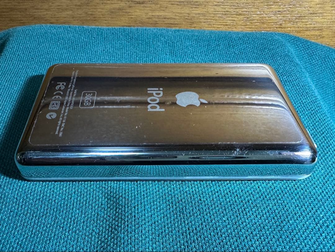 iPod 30GB 5世代 2箇所保護フィルム　新品バッテリー
